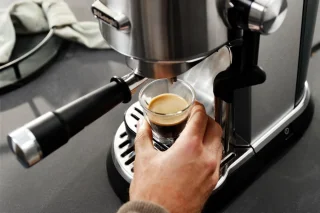 De'Longhi Dedica Maestro Plus EC950.M Pistonmachine