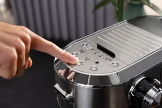 De'Longhi Dedica Maestro Plus EC950.M Pistonmachine
