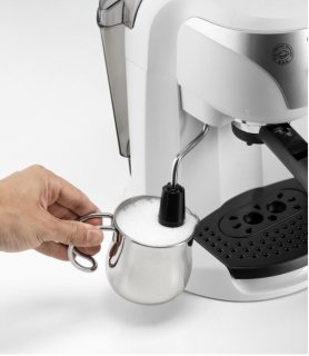 Wat vinden we goed aan de DeLonghi EC 221W Espressomachine