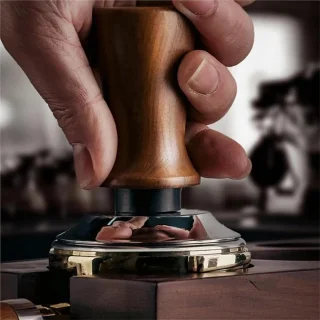 Espresso Sabotage houten koffietamper 58 mm plat