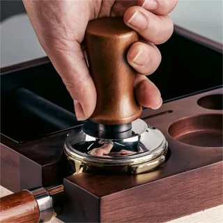 Espresso Sabotage houten koffietamper 58 mm plat