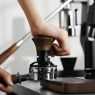 Koffie Sabotage Espresso Tamper 58,35 mm Walnoot