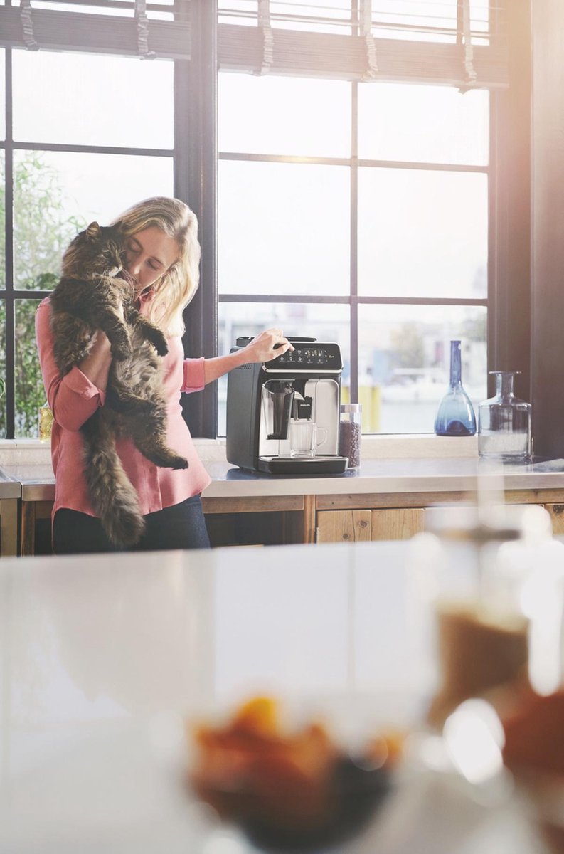 Philips EP3246/70 LatteGo 3200 Series Espressomachine Zwart/Zilver