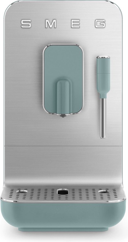 SMEG BCC02EGMEU — compacte design 'bean to cup' met melkschuimer