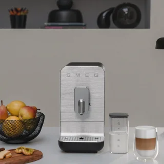 SMEG BCC13BLMEU Volautomatische koffiemachine