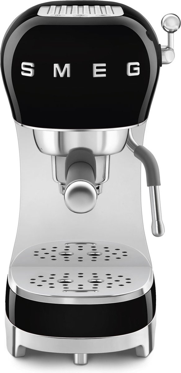 De SMEG ECF02BLEU Handmatige espressomachine zwart in één oogopslag