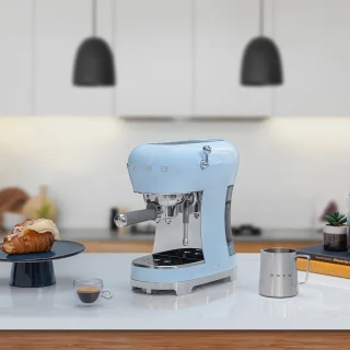 SMEG ECF02PBEU espressomachine pastelblauw