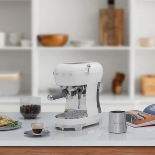 SMEG ECF02WHEU espressomachine wit