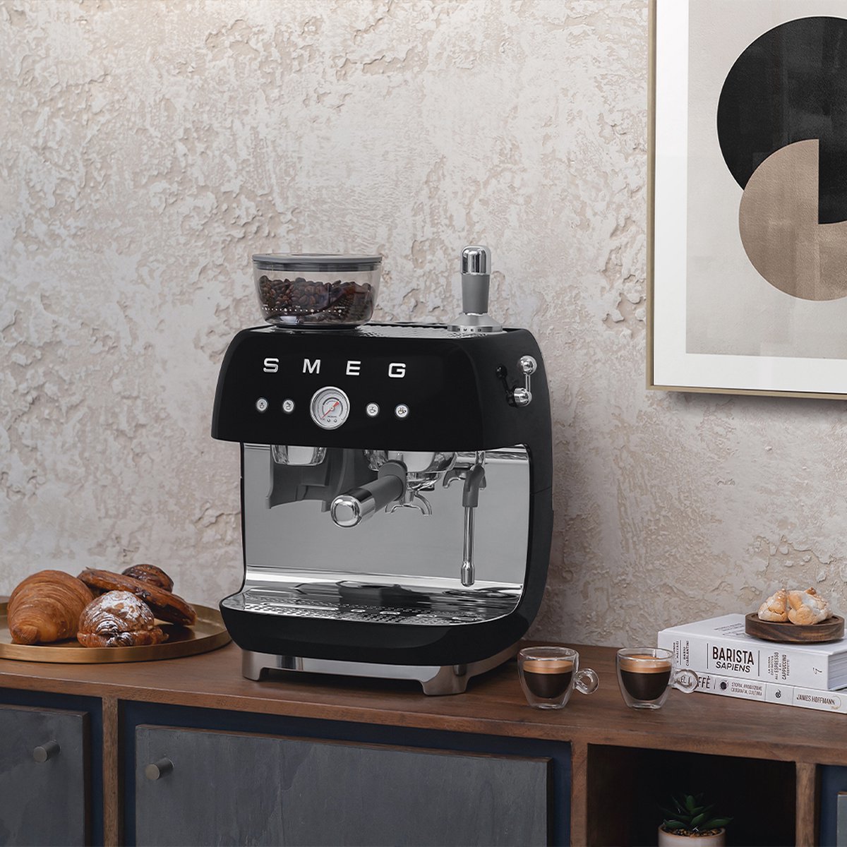 Wat vinden we goed aan de SMEG EGF03BLEU Espressomachine Zwart
