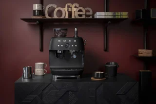 SMEG EGF03BLMEU Espressomachine Mat Zwart