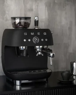 SMEG EGF03BLMEU Espressomachine Mat Zwart