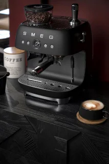 SMEG EGF03BLMEU Espressomachine Mat Zwart