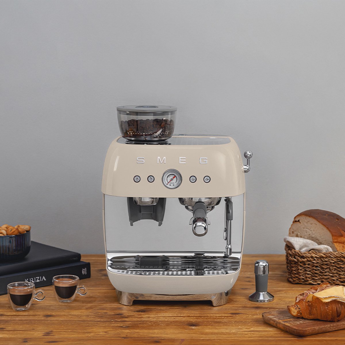 Wat vinden we goed aan de SMEG EGF03CREU Espressomachine Crème