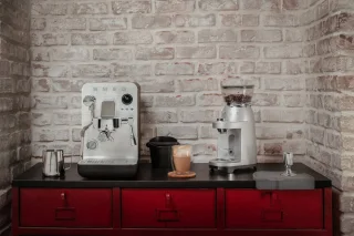 SMEG EMC02BLMEU Espressomachine Minipro Mat Zwart