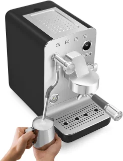 SMEG EMC02BLMEU Espressomachine Minipro Mat Zwart