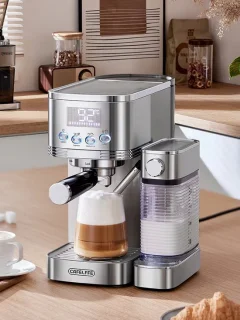 Volautomatische espressomachine met melkschuimer