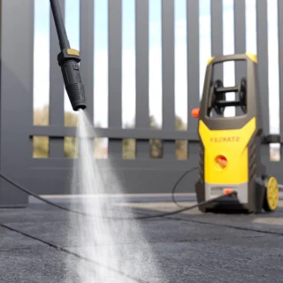 Hogedrukreiniger - Koud Water - Voor Buiten - Auto’s En Huis - Inclusief Vlakreiniger En Vaste Borstel - Max. Druk 170 Bar - Max. Debiet 500 L/U - Vermogen 2400 W