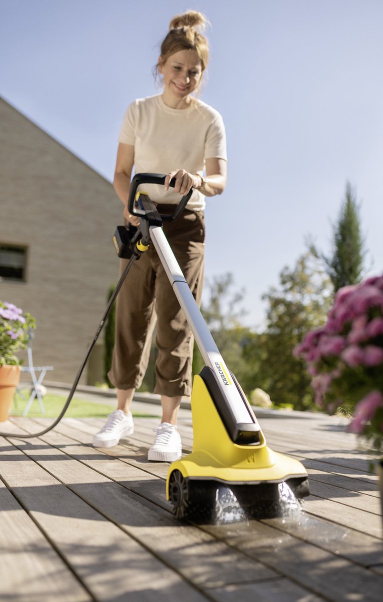 Wat vinden we goed aan de KARCHER Patio Cleaner PCL 3-18 terrasreiniger inclusief accu en lader