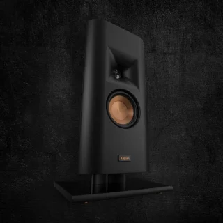 Strak design, krachtig geluid — de matzwarte vloerstaander voor moderne home cinema