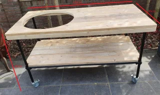 BBQ Tafel | Buitenkeuken | 140x70cm | Gat 50cm | Wielen | Zwart Staal en Hout | Kamado Tafel | Barbecue | Big Green Egg | Bastard | Grill Guru | Kamado Joe | Ombouw | Onderstel | Geschikt voor vele modellen