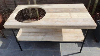 Big Green Egg Tafel | Buitenkeuken | 140x70cm | Gat 50cm | Zwart Staal en Hout | BBQ Tafel | Kamado Tafel | Barbecue | Bastard | Grill Guru | Kamado Joe | Ombouw | Onderstel | Geschikt voor vele modellen