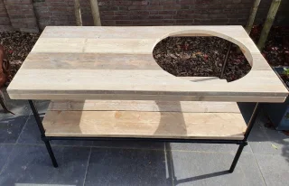 Big Green Egg Tafel | Buitenkeuken | 140x70cm | Gat 50cm | Zwart Staal en Hout | BBQ Tafel | Kamado Tafel | Barbecue | Bastard | Grill Guru | Kamado Joe | Ombouw | Onderstel | Geschikt voor vele modellen