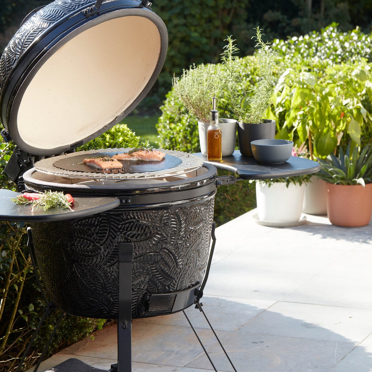 Wat vinden we goed aan de Barbecook Kamal 53 Kamado BBQ met onderstel en zijtafels