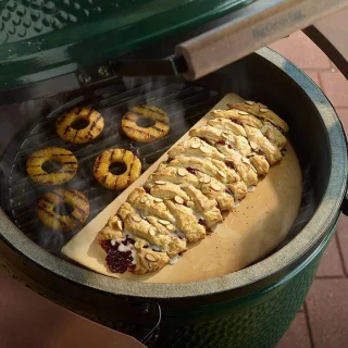 Big Green Egg Half Moon Conveggtor Steen Medium 30,5x15,5x1,5 cm