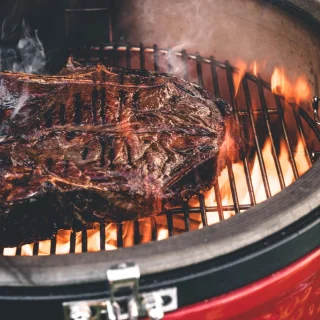 Kamado Joe Classic II houtskoolbarbecue met onderstel en zijtafels
