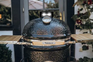 Monolith Classic PRO2.0 zwart 46 cm houtskoolbarbecue met onderstel