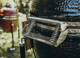 Monolith Classic PRO2.0 zwart 46 cm houtskoolbarbecue met onderstel