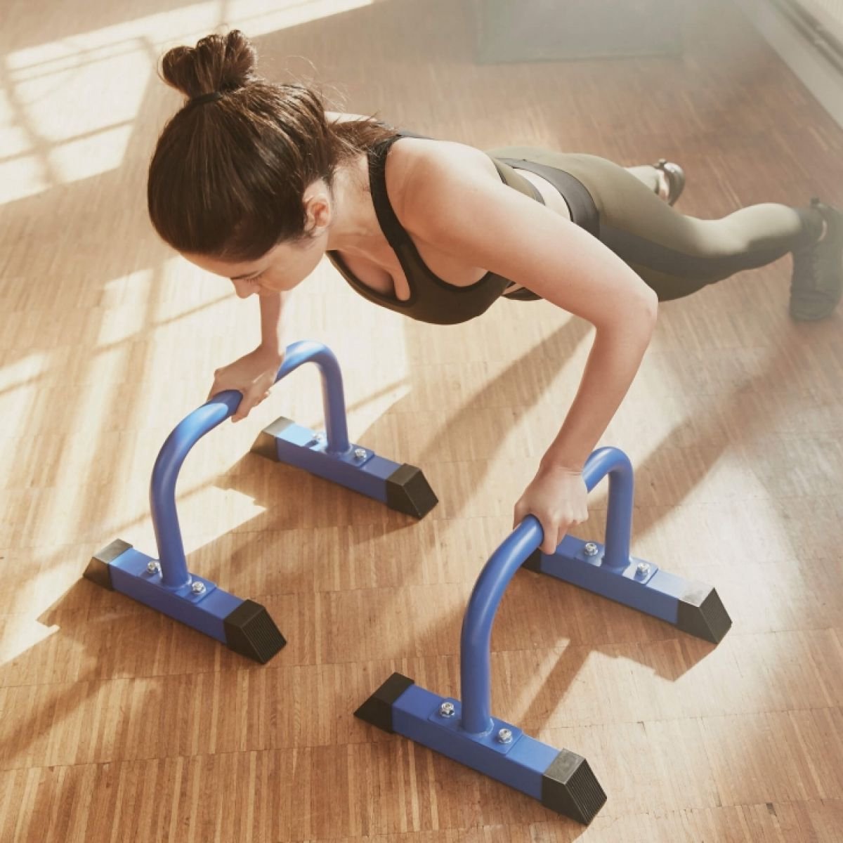 Wat vinden we goed aan de Gorilla Sports Push Up Bars Parallettes Blauw 2 stuks