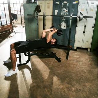 Gorilla Sports verstelbaar squat rack met dipsteunen en safety spotters