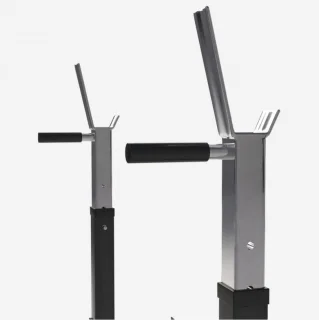 Gorilla Sports verstelbaar squat rack met dipsteunen en safety spotters