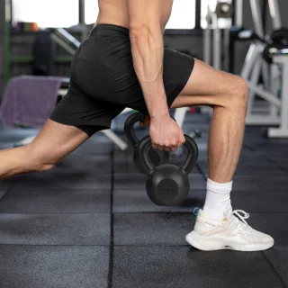 Wat vinden we goed aan de Rebel Active kettlebell 6kg zwart gietijzer