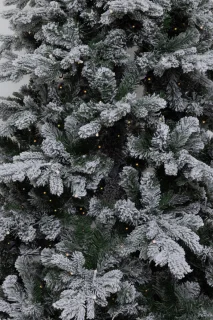 KJ Kunstkerstbomen – Vancouver Flock de Luxe besneeuwde Kunstkerstboom - 210 cm - met inclusief LED verlichting 440 led-lampjes – 1735 PE en PVC takken - Smart Adapter