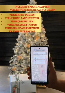 KJ Kunstkerstbomen – Vancouver Flock de Luxe besneeuwde Kunstkerstboom - 210 cm - met inclusief LED verlichting 440 led-lampjes – 1735 PE en PVC takken - Smart Adapter