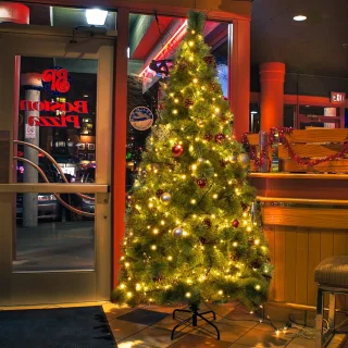 Aigostar 10BZQ - Kunstkerstboom met LED Verlichting - Kerstboom - 180 CM - 300 LED-licht - 200 Takken - Groene