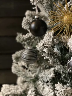 Memphis - Besneeuwde Kunstkerstboom - Flock - lengte 210 cm en 990 takken