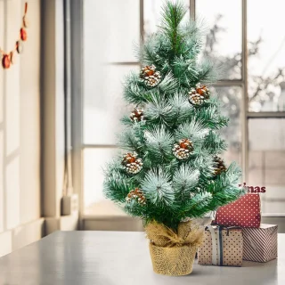 COSTWAY Kunstmatige mini-kerstboom, 60 cm, tafel dennenboom met cementbasis, besneeuwde kerstboom met dennenappels, kunstboom Kerstmis 34 punten PVC naalden, groen