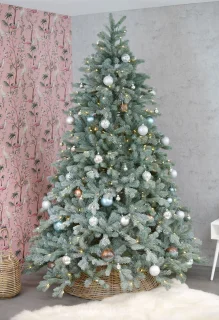 Poly Frosted Colorado Hinged verlichte kunstkerstboom - 213 cm - Bevroren blauw - Ø155 cm - 1989 tips - 500 ledlampjes (warm wit) - Metalen voet
