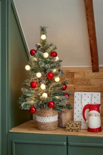 Black Box Trees Kaprun Kunstkerstboom in Pot met LED Verlichting - H90 x Ø51 cm - Groen Frosted, Rood