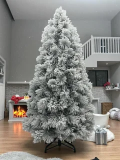 Kunstkerstboom met sneeuw