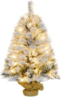 Sfeervolle compacte kunstkerstboom met warmwitte verlichting