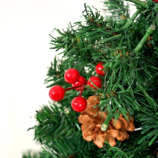 Uten Luxe uitvoering Mini Kerstboom - mini kerstboompje met verlichting - 50 lampen - Mini kerstboom met decoratie - Dennenappels en Besjes - kleine kerstboom - H60 x Ø38 cm