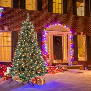 240cm Kunstkerstboom met lichtgevende groene PVC met sneeuweffect & dennenappels LED PVC kerstboom dennenboom decoratieve boom met standaard Kerstversiering voor kerstversiering