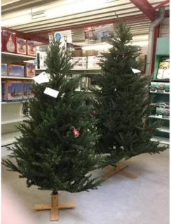 Arkansas kunstkerstboom - 228 cm - groen - Ø 150 cm - houten voet