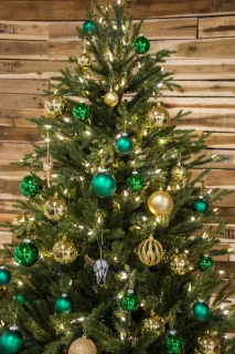 Arkansas kunstkerstboom - 228 cm - groen - Ø 150 cm - houten voet