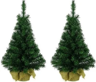 2x Groene kunstkerstbomen 90 cm met jute zak