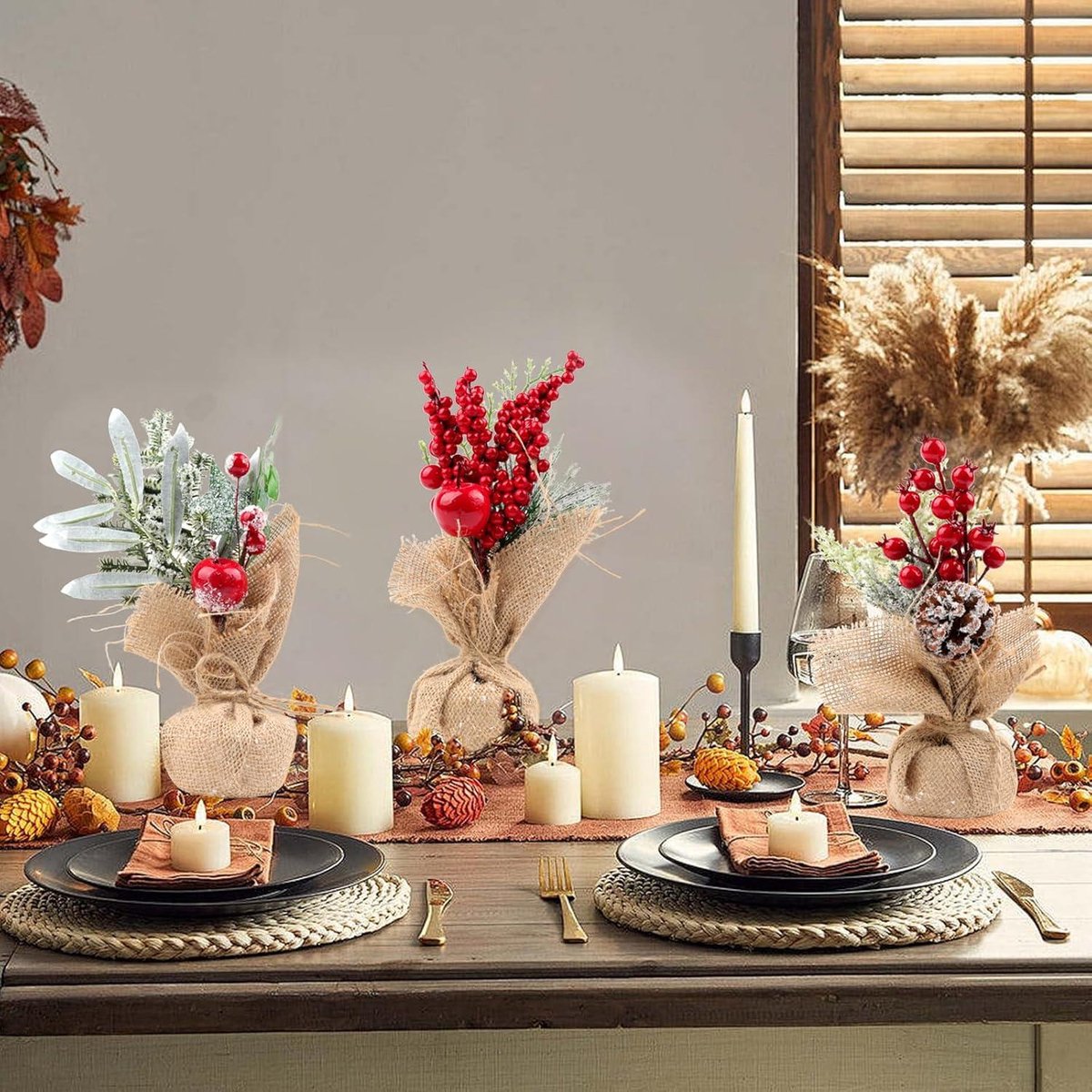 6x Kunstkerstbomen met Rood Bessen & Dennenappels - Tafeldecoratie